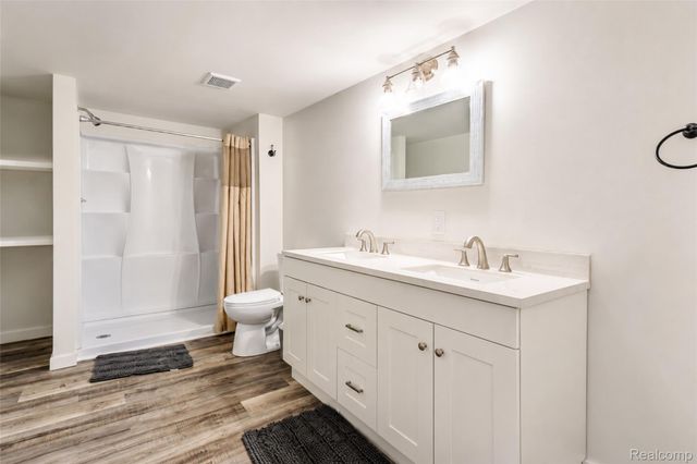 354 Findley Circle, Lake Orion Village, MI 48360
