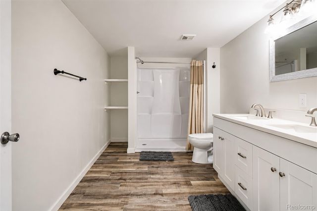 354 Findley Circle, Lake Orion Village, MI 48360