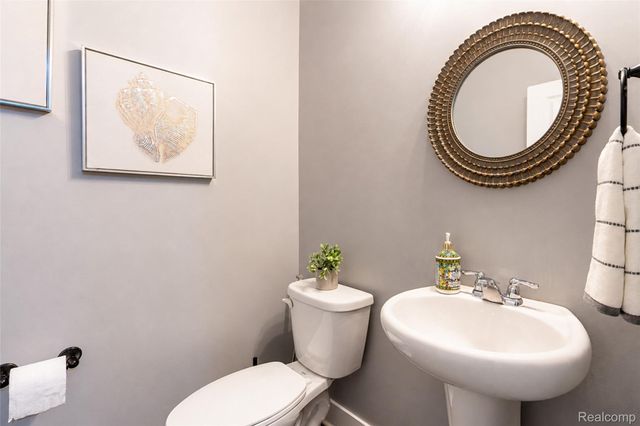 354 Findley Circle, Lake Orion Village, MI 48360