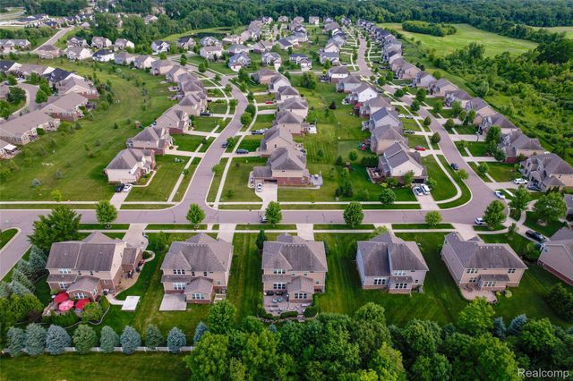 354 Findley Circle, Lake Orion Village, MI 48360