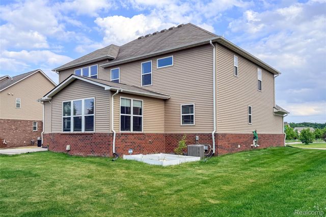354 Findley Circle, Lake Orion Village, MI 48360