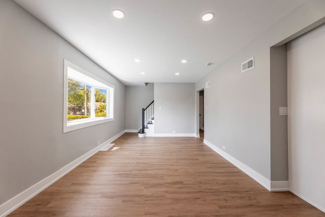 6856 W Crandall Avenue, Worth, IL 60482