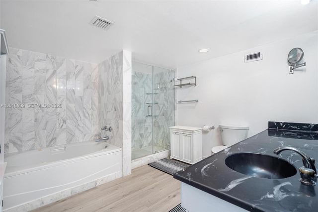825 Brickell Bay Dr 2042, Miami, FL 33131
