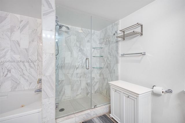 825 Brickell Bay Dr 2042, Miami, FL 33131