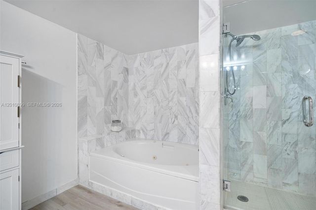 825 Brickell Bay Dr 2042, Miami, FL 33131