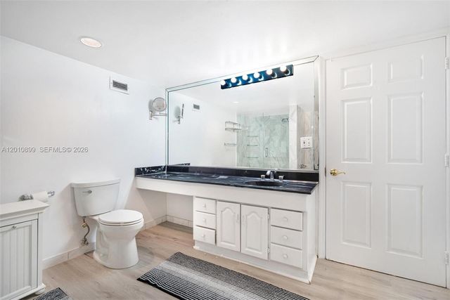 825 Brickell Bay Dr 2042, Miami, FL 33131