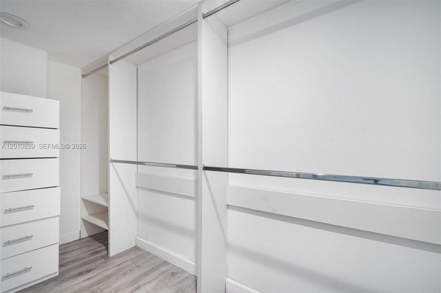 825 Brickell Bay Dr 2042, Miami, FL 33131