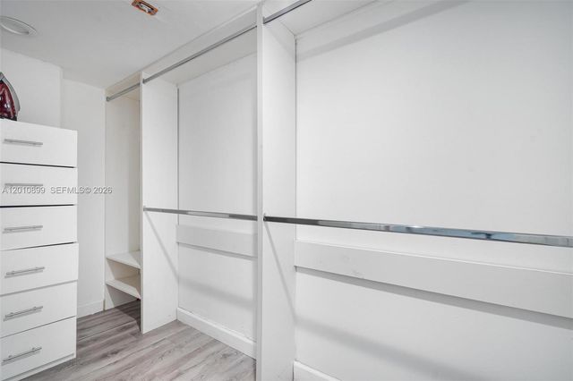 825 Brickell Bay Dr 2042, Miami, FL 33131
