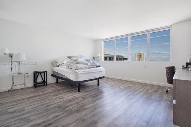 825 Brickell Bay Dr 2042, Miami, FL 33131