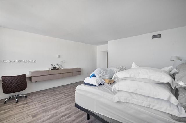 825 Brickell Bay Dr 2042, Miami, FL 33131