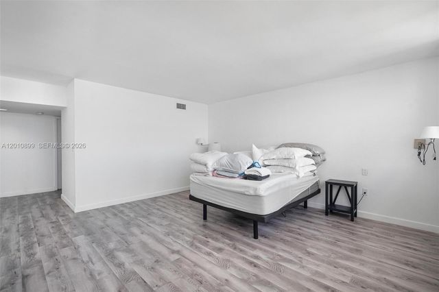 825 Brickell Bay Dr 2042, Miami, FL 33131