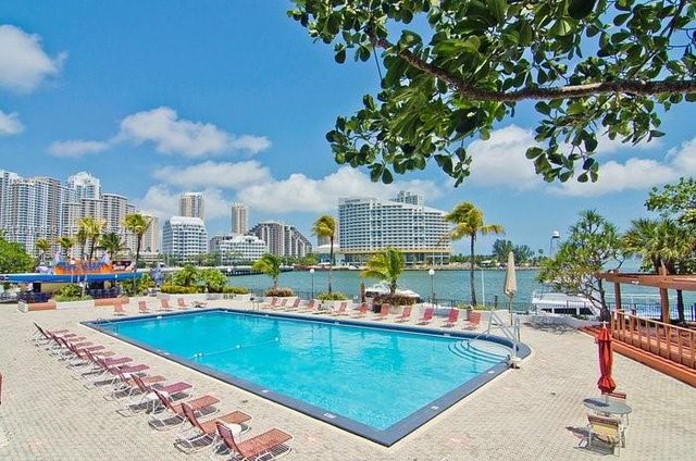 825 Brickell Bay Dr 2042, Miami, FL 33131