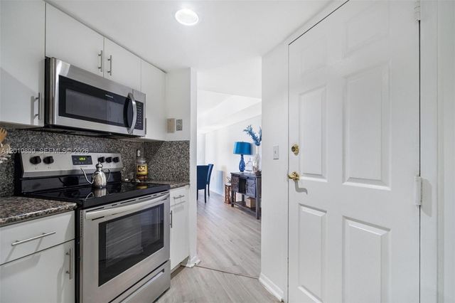 825 Brickell Bay Dr 2042, Miami, FL 33131