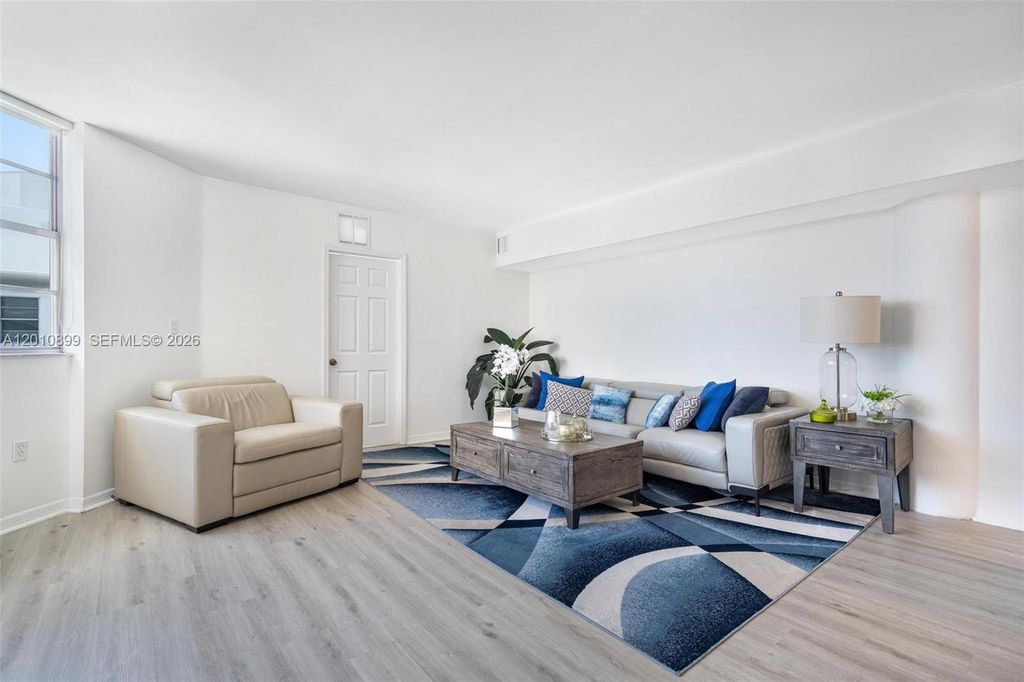 825 Brickell Bay Dr 2042, Miami, FL 33131