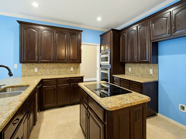 2724 Cedar Springs Court, Bedford, TX 76021