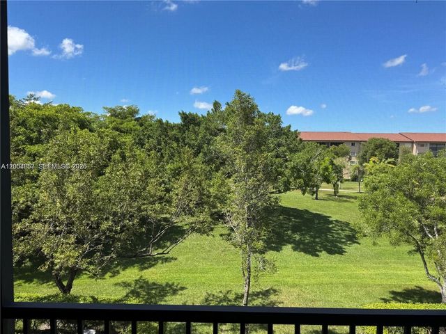 12651 SW 16th Ct 304B, Pembroke Pines, FL 33027