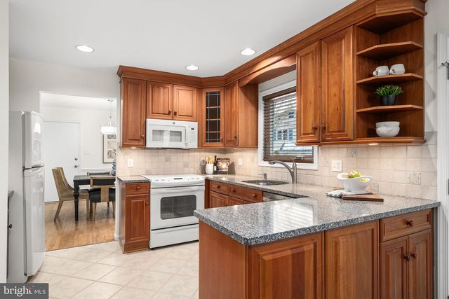 9600 HELENWOOD DR, Fairfax, VA 22032