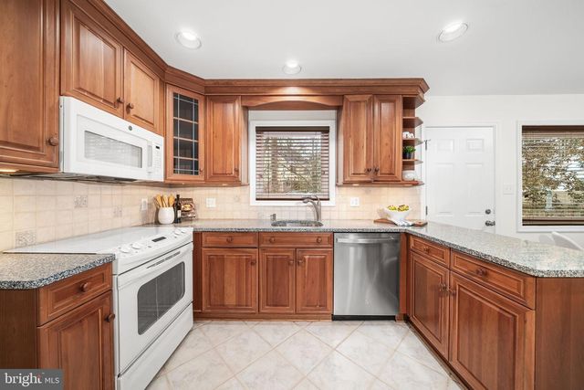 9600 HELENWOOD DR, Fairfax, VA 22032