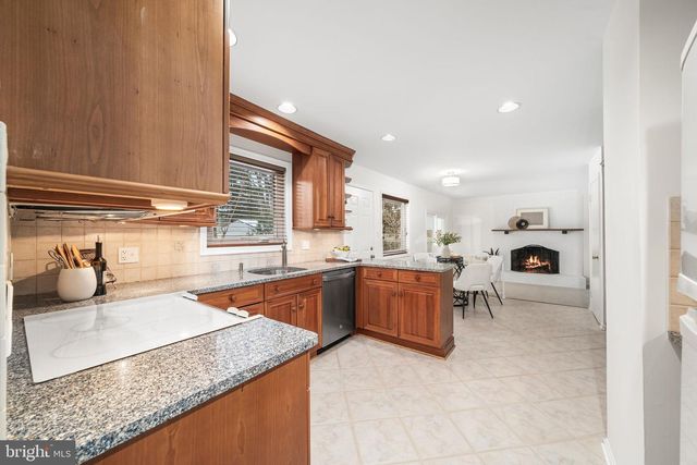 9600 HELENWOOD DR, Fairfax, VA 22032