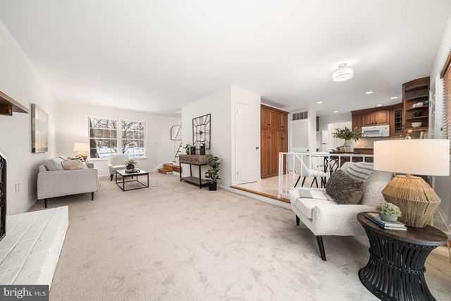 9600 HELENWOOD DR, Fairfax, VA 22032