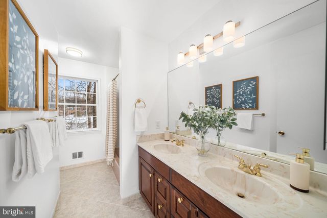 9600 HELENWOOD DR, Fairfax, VA 22032