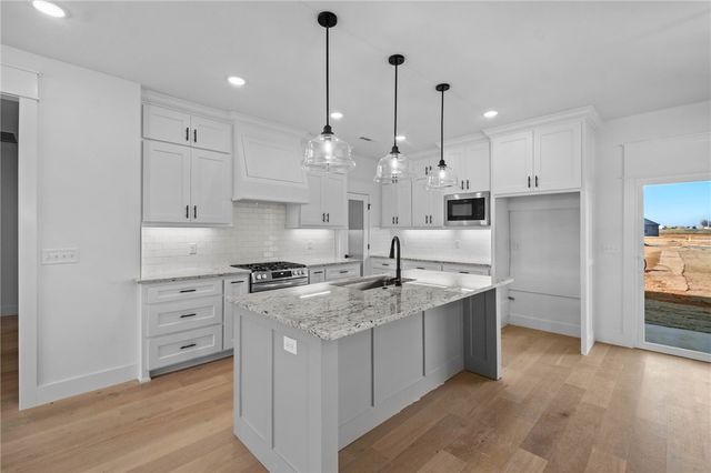 7002 High Meadow Boulevard, Bentonville, AR 72713