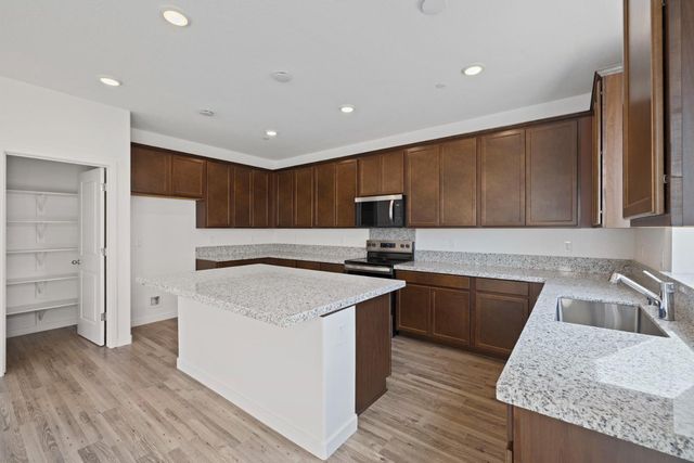 6016 Sunscape Way, Roseville, CA 95747
