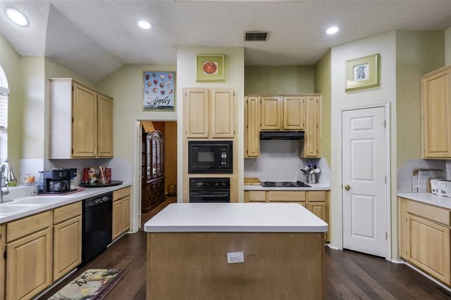 4613 Devonshire Drive, Grand Prairie, TX 75052