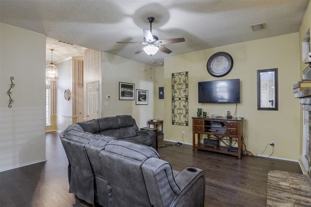 4613 Devonshire Drive, Grand Prairie, TX 75052