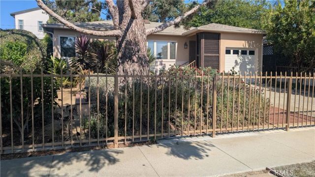 13706 S Berendo, Gardena, CA 90247