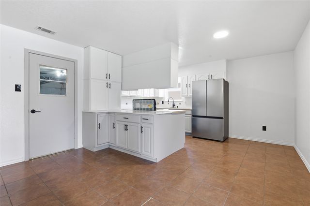 2116 Chelsea Drive, Edgecliff Village, TX 76134