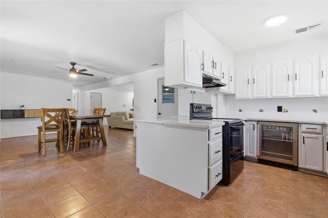 2116 Chelsea Drive, Edgecliff Village, TX 76134