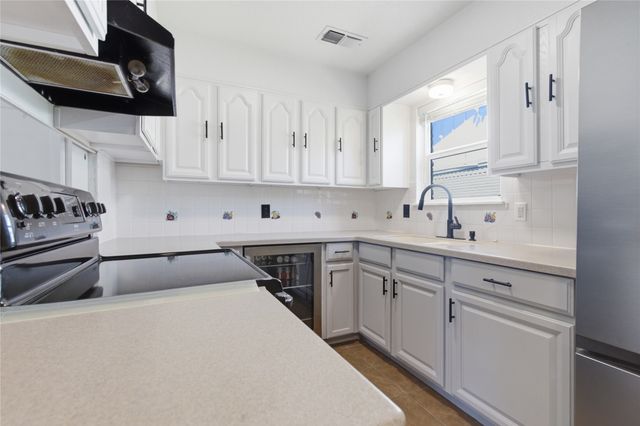 2116 Chelsea Drive, Edgecliff Village, TX 76134