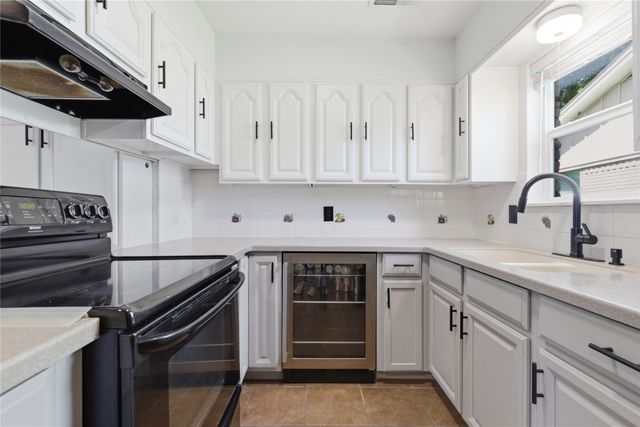 2116 Chelsea Drive, Edgecliff Village, TX 76134
