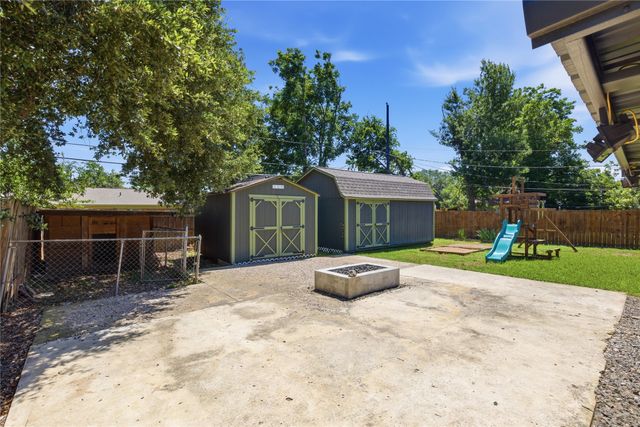 2116 Chelsea Drive, Edgecliff Village, TX 76134