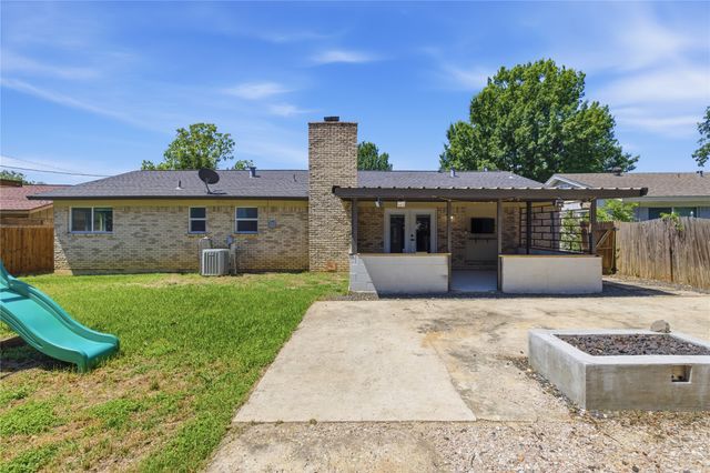 2116 Chelsea Drive, Edgecliff Village, TX 76134