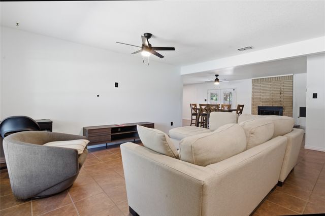 2116 Chelsea Drive, Edgecliff Village, TX 76134