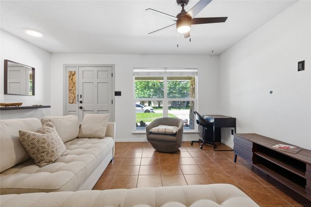 2116 Chelsea Drive, Edgecliff Village, TX 76134