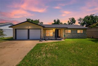 2116 Chelsea Drive, Edgecliff Village, TX 76134