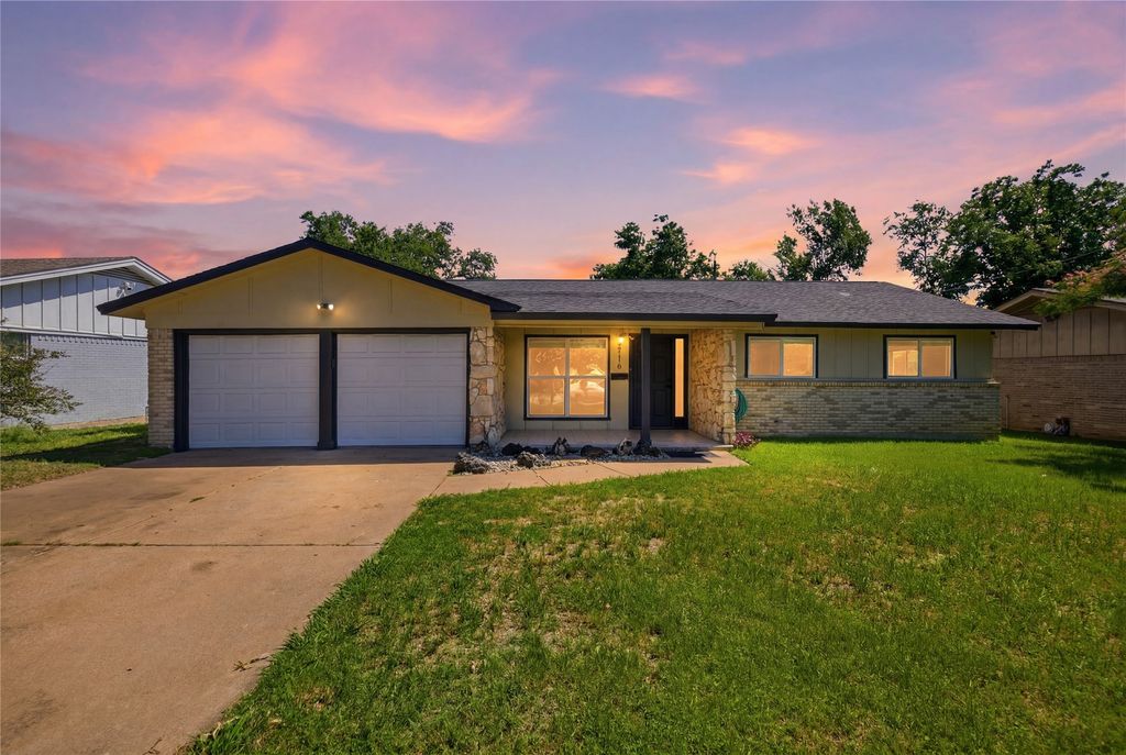 2116 Chelsea Drive, Edgecliff Village, TX 76134