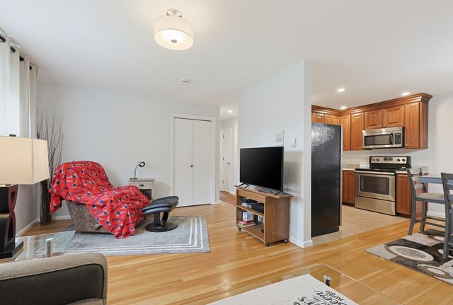 1185 Adams St 17, Boston, MA 02124