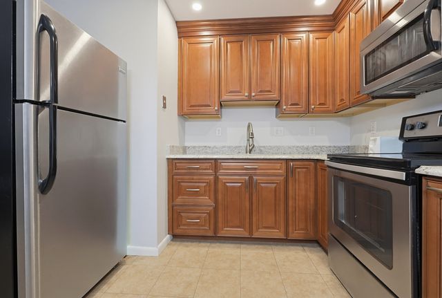 1185 Adams St 17, Boston, MA 02124