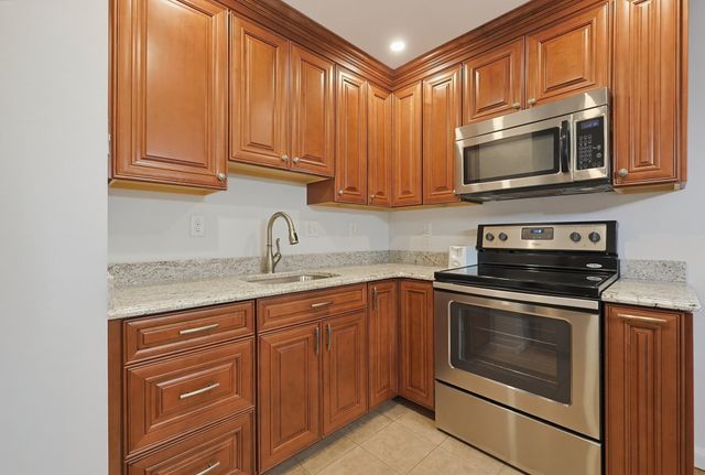 1185 Adams St 17, Boston, MA 02124