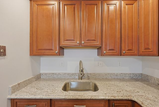 1185 Adams St 17, Boston, MA 02124