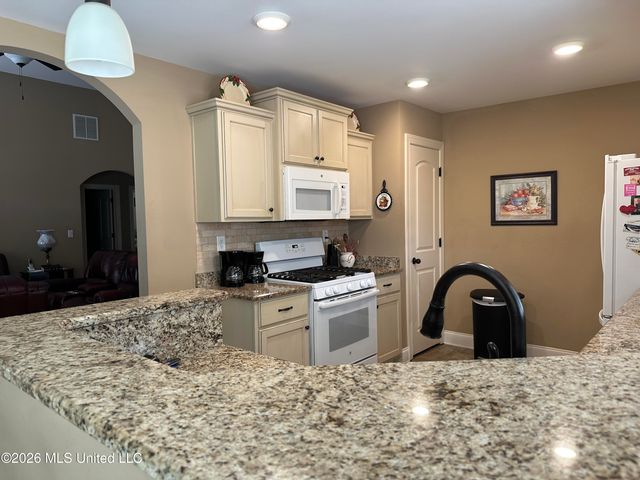 4933 W Margarette Circle, Olive Branch, MS 38654