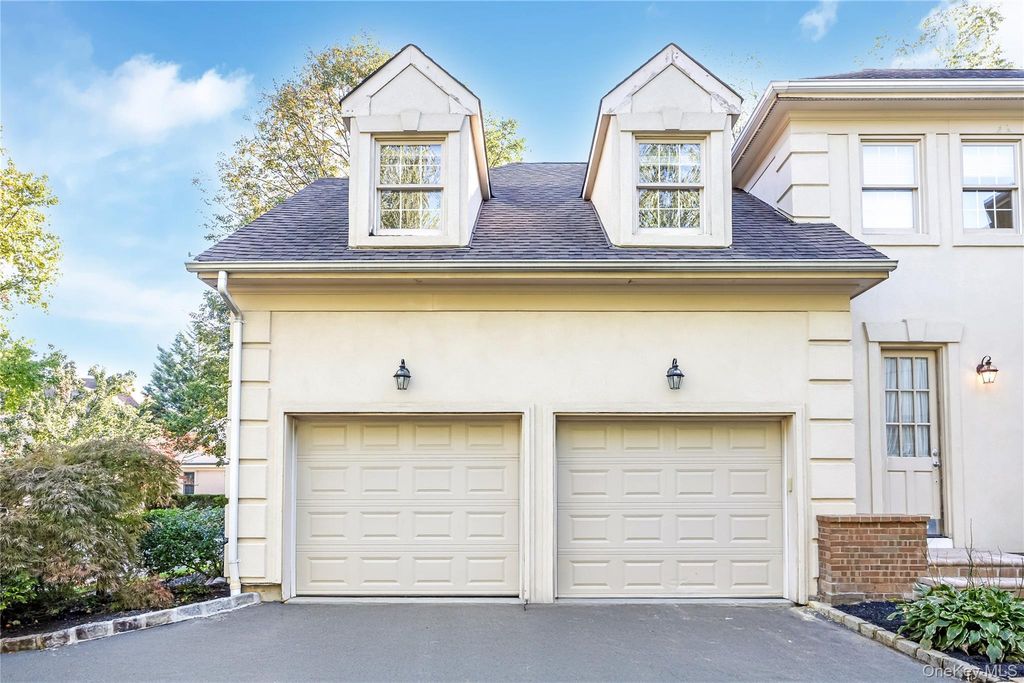 61 Charney Court, Manhasset, NY 11030 — photo 3