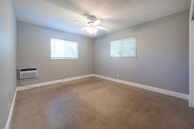 806 NE 16th Place 1-8, Fort Lauderdale, FL 33305
