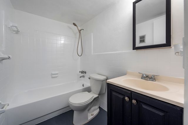 806 NE 16th Place 1-8, Fort Lauderdale, FL 33305