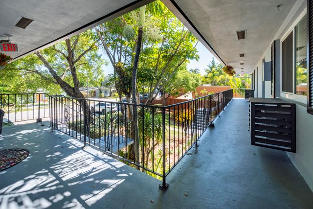 806 NE 16th Place 1-8, Fort Lauderdale, FL 33305