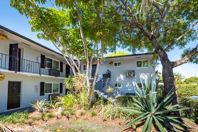 806 NE 16th Place 1-8, Fort Lauderdale, FL 33305